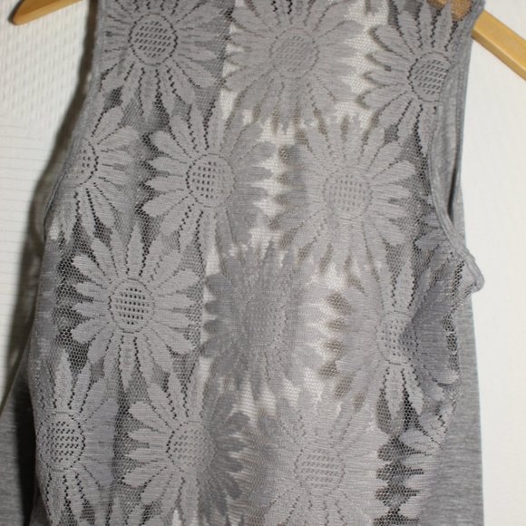 Rue 21 Size M Grey Sleeveless Cardigan See Through Sunflower Lace - Picture 3 of 3